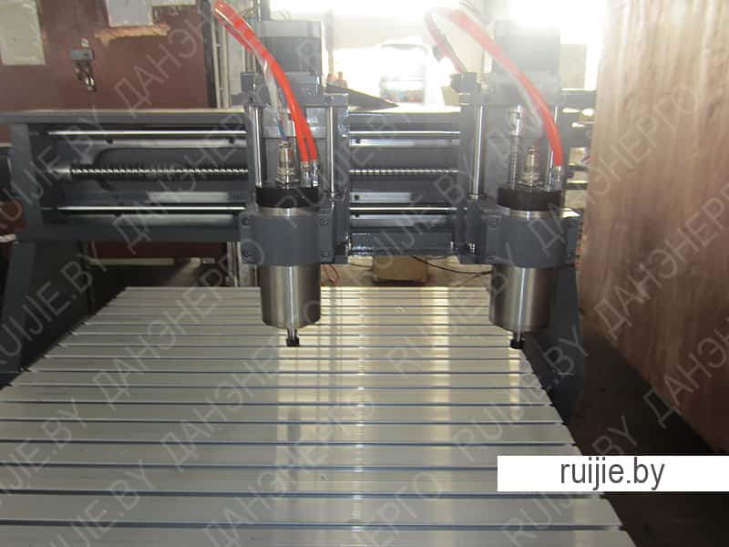 Фрезерный станок с ЧПУ RJF 6090 Фрезерный станок с ЧПУ RJF 6090