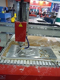 Фрезерный станок с ЧПУ RJ 1218 Фрезерный станок с ЧПУ RJ 1218