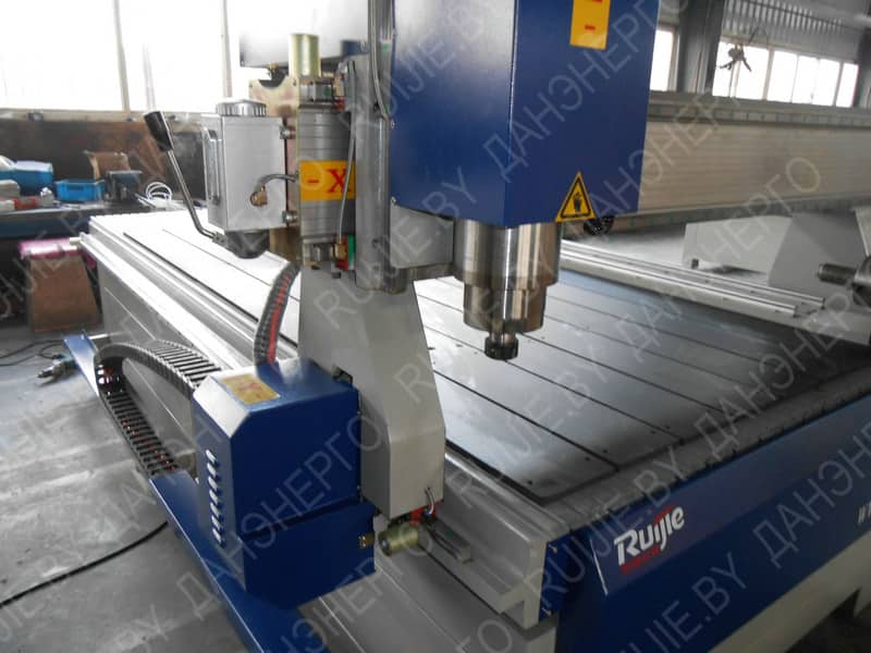 Фрезерный станок с ЧПУ RJ 1318 Фрезерный станок с ЧПУ RJ 1318