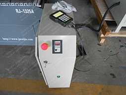 Фрезерный станок с ЧПУ RJ 8010 Фрезерный станок с ЧПУ RJ 8010